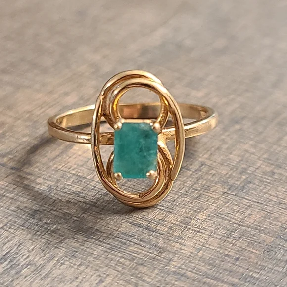 Emeral cut emerald ring 10kt gold - Picture 9 of 9